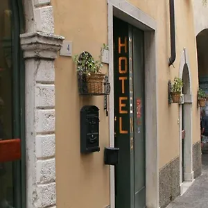 Modena Old Town Szálloda